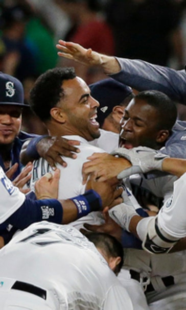 Cruz's 10th-inning single lifts Mariners past Yankees 6-5 (Jul 22, 2017)
